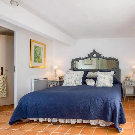 Sleeps 8 Wifi Villa