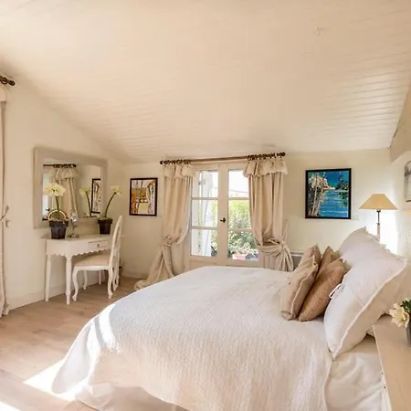 Sleeps 8 Wifi Flaujagues