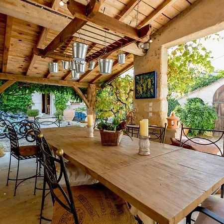 Sleeps 8 Wifi Villa