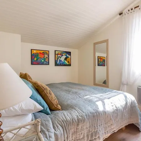 Villa Sleeps 8 Wifi