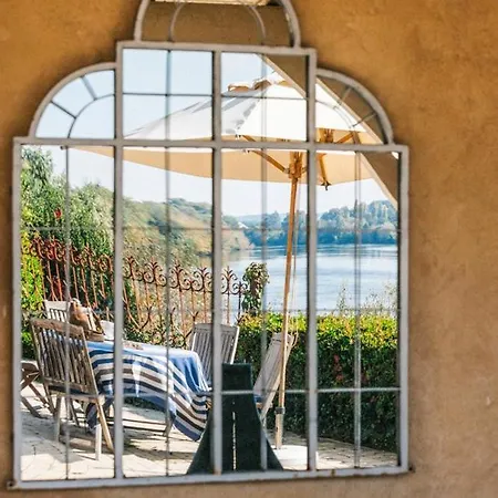 Sleeps 8 Wifi Villa