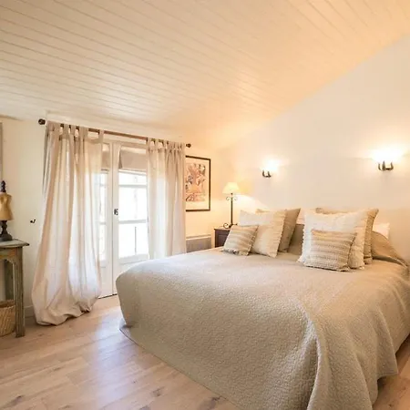 Villa Sleeps 8 Wifi
